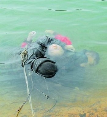 Мать утопилась вместе с тремя детьми. Провинция Хунань. Фото с epochtimes.com