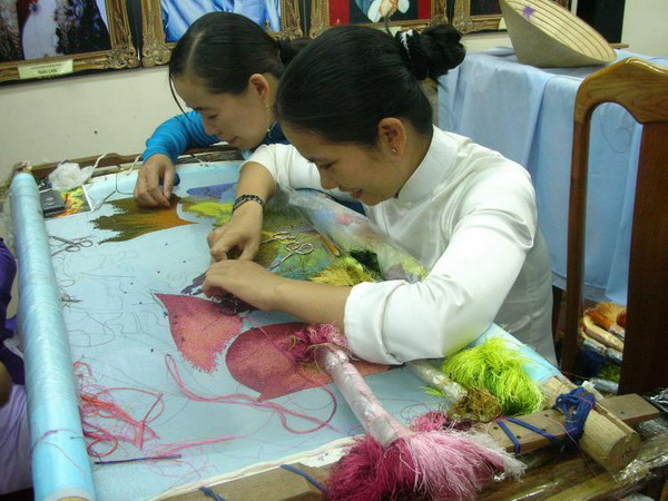Тонке мистецтво: жінки, що займаються відродженим мистецтвом традиційної в'єтнамської вишивки на шовку в центрі XQ Co Do в Хюе. Фото з сайту theepochtimes.com