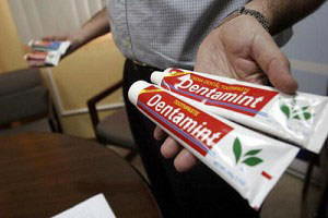 Министерство здравоохранения Никарагуа конфисковало 150,000 тюбиков зубной пасты, содержащей диэтиленгликоль, которые были импортированы из Китая. Фото: Getty Images