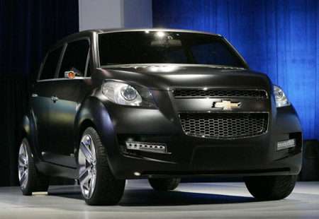 Переднеприводный Chevrolet Groove - установлен экономичный 1,0-литровый дизельный двигатель. Фото: STAN HONDA/AFP/Getty Images