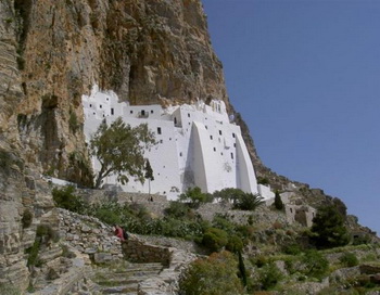 Візантійський монастир Діви Марії Чозовайотісси на острові Аморгос, Киклади, Греція. Фото з сайту theepochtimes.com 