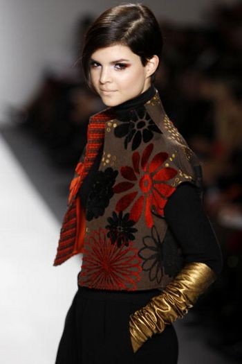 Колекція жіночого одягу осінь/зима 2008 від дизайнера Джоанна Мастроянни (Joanna Mastroianni), представлена 5 лютого на тижні моди від Mercedes-Benz в Нью-Йорку. Фото: Mark Mainz/Getty Images 