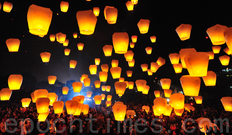 Праздник фонарей отмечают в Тайване, 2011 г. Фото: Bilong Song/Epoch Times