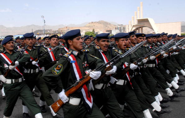 Подготовка к военному параду в Йемене. Фото: KHALED FAZAA/AFP/Getty Images