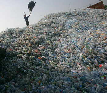 Китай стоит на первом месте в мире по количеству мусора. Фото: Getty Images