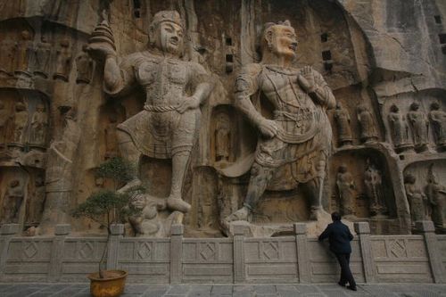 Гроты Лунмэнь на окраинах г. Лоян в китайской провинции Хэнань. Фото: China Photos/Getty Images