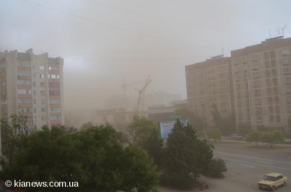 По Крыму прошлась пылевая буря. Фото: kianews.com.ua