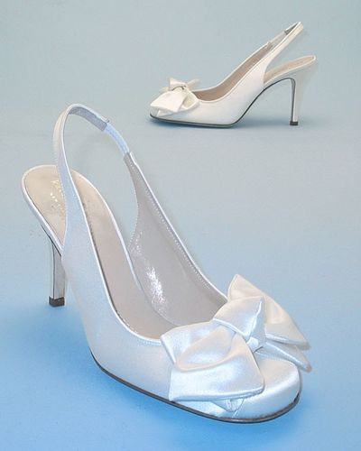 Белые атласные свадебные туфли/Фото с efu.com.cn 