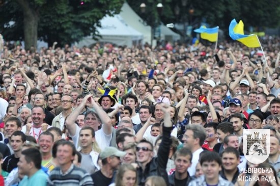 Украинские болельщики во Львове. Фото: city-adm.lviv.ua