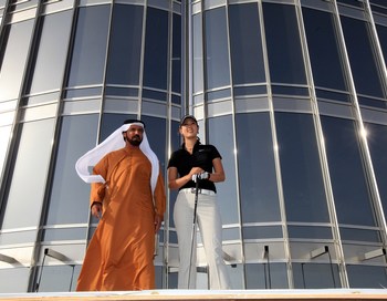 У Burj Dubai - 1000 квартир, 49 поверхів підуть під офіси і розкішний готель. Ціни на житлі високі, але деякі квартири в Москві в наші дні стоять навіть дорожче. Фото: David Cannon/Getty Images