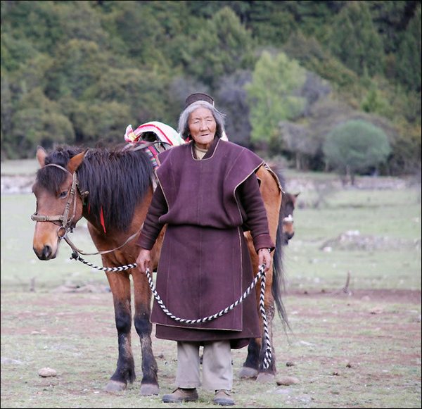 Жінка Тибету. Фото: spasi-i-sohrani.com 