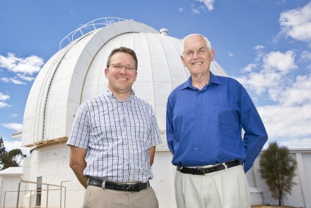 Дослідники доктор Стефан Келлер та профессор Майк Бесселл. Фото: David Paterson/ANU