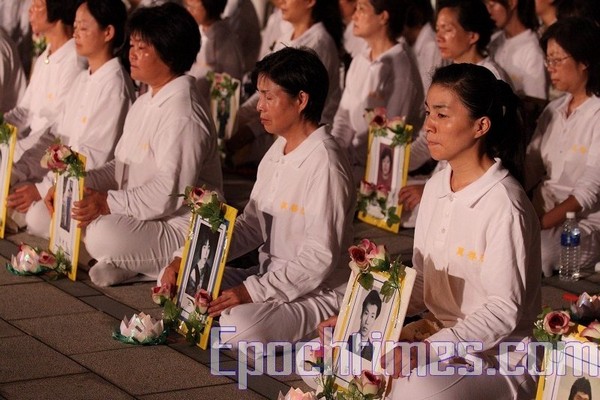Акція пам'яті загиблих в Китаї від репресій послідовників Фалуньгун. Місто Тайнань, Тайвань. 18 липня 2009 рік. Фото: лай Южун / The Epoch Times 
