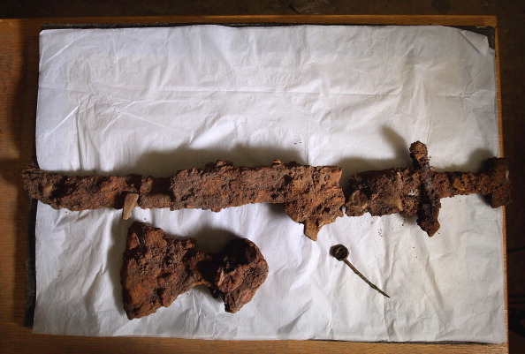 Вікінга, похованого в човні, знайшли археологи в стародавньому кургані. Фото: Jeff J Mitchell/Getty Images