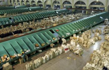 Шанхайский почтовый центр сортировки в аэропорту Pudong. Фото: Getty Images