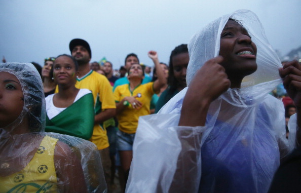 Бразильці уболівають за свої збірну на Чемпіонаті світу з футболу 8 липня 2014 року. Фото: Mario Tama/Getty Images
