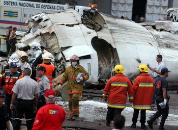 В авиакатастрофе самолета ATR-42 в Венесуэле выжили 36 человек. Фото: Orlando GOMEZ/AFP/Getty Images