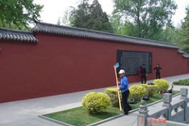 2 мая 2006 года, шесть китайских иероглифов «исчезли». Фото: Великая Эпоха