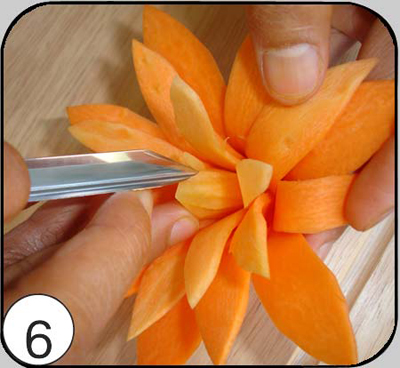 6. Расщепить сердцевину на тычинки при помощи треугольного ножа.