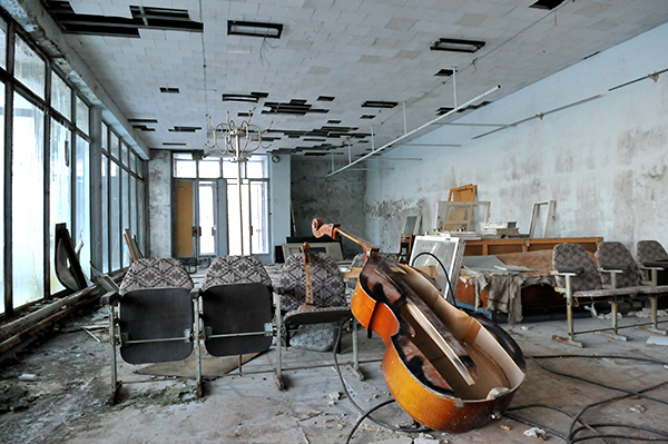 Численні предмети розкидані в одному з будинків Прип'яті. Фото: Володимир Бородін/The Epoch Times