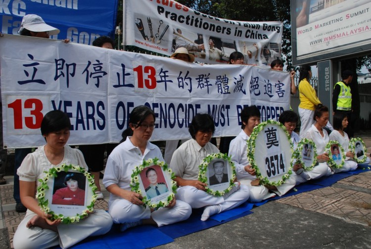 Акция у посольства КНР в Куала-Лумпур, Малайзии 20 июля 2012. Фото: The Epoch Times