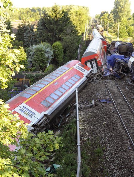 В Германии столкнулись два поезда: пострадали 16 человек. Фото: HOLGER HOLLEMANN/AFP/Getty Images