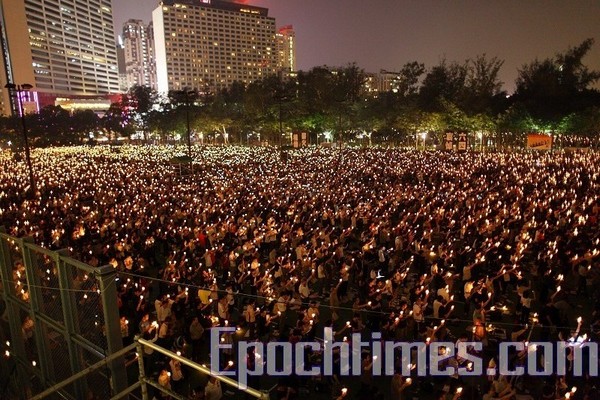 Акция памяти жертв «событий 4 июня». Гонконг. 4 июня 2010 год. Фото: The Epoch Times