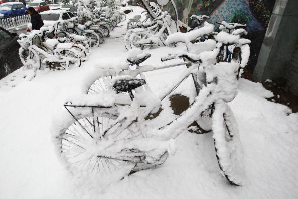 Сильный ранний снегопад прошёл в Пекине 1 ноября. Фото: ChinaFotoPress/Getty Images 