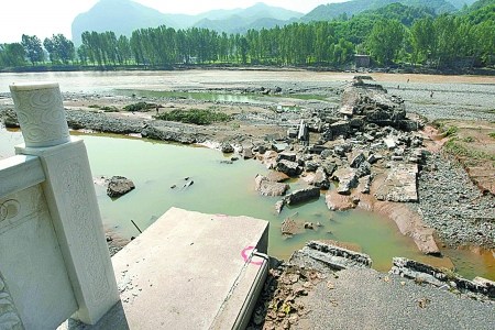 В провинции Хэнань рухнул мост. Фото с epochtimes.com
