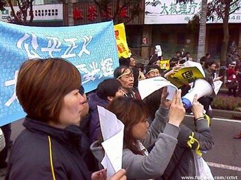 Акция протеста против коррумпированности местных властей. Город Фучжоу провинции Фуцзянь. 16 апреля 2010 год. Фото с epochtimes.com