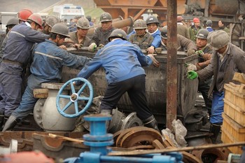 В Китае каждый день от аварий гибнет более 10 шахтёров. Фото: AFP