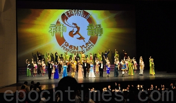 Выступления Shen Yun в городе Тайнань, Тайвань. 1 апреля 2010 год. Фото: Ли Юань/The Epoch Times