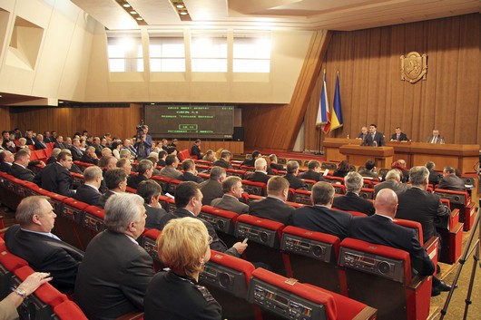 Крымский парламент претворяет в жизнь «языковый закон». Фото: rada.crimea.ua