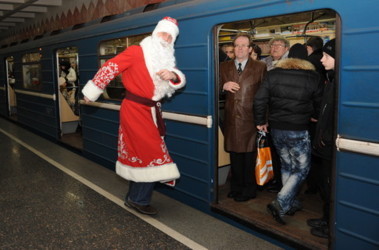 Дед Мороз в метро. Фото: А. Венчук/segodnya.ua