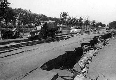 После землетрясения в Таньшане. 1976 год. Фото с aboluowang.com