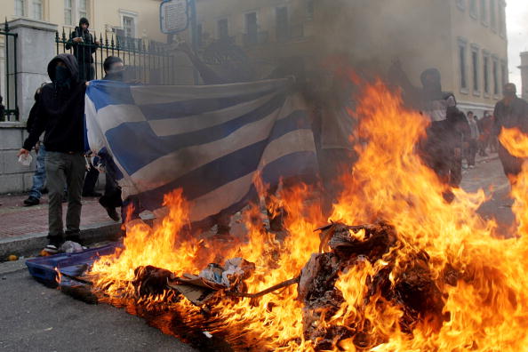Анархисты устроили в Афинах массовые беспорядки. Фото: Milos Bicanski/Getty Images