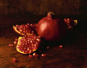 Гранат – вкусный и полезный фрукт. Фото: Mitch Hrdlicka/Getty Images