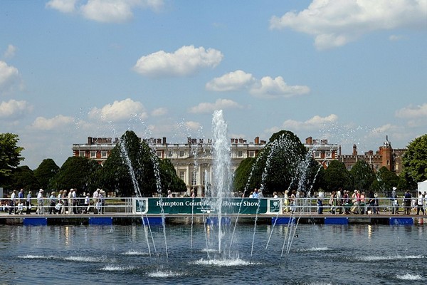 Южный фасад дворца (арх. К. Рен, 1694). Фото: wikipedia