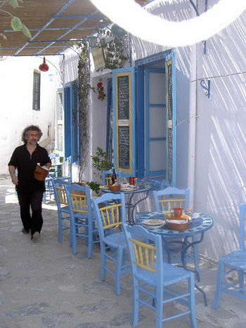 Таверны в Амаргосе, как эта в Чоре, предлагают отдых для утомленного путешественника. Фото с сайта theepochtimes.com