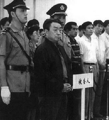 На протяжении десятков лет на смену осуждённым за коррупцию партийным функционерам в Китае приходят новые коррупционеры. Фото: The Epoch Times 