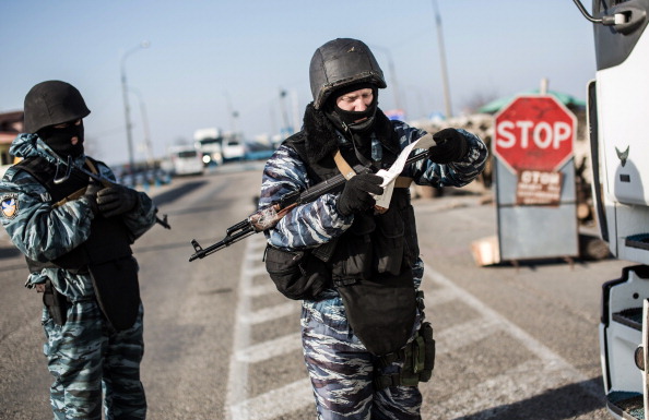 Контрольно-пропускной пункт Чонгар на въезде в Крым, 10 марта 2014 г. Фото: ALISA BOROVIKOVA/AFP/Getty Images