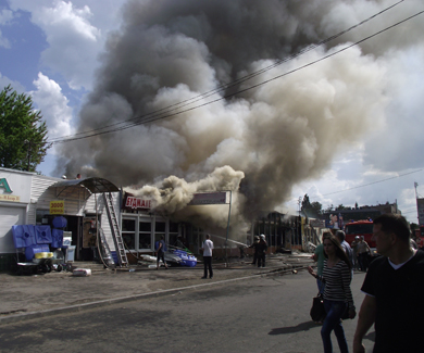 Пожар на рынке в Полтаве. Фото: poltava.pl.ua