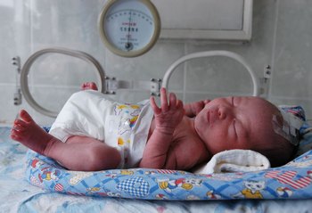 Рождаемость в КНР сократилась почти в два раза ещё до начала действия политики ограничения рождаемости. Фото: Getty Images AsiaPac