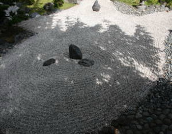 Японская садовая культура содержит многочисленные особенные элементы, такие, как каменные сады и бонзай, которые излучают открытость, покой и гармонию и все более ценятся в Европе. Фото: The Epoch Times