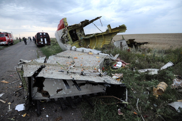 Обломки малайзийского авиалайнера, сбитого 17 июля 2014 г. между городами Снежное и Торез в Донецкой области. Фото: DOMINIQUE FAGET/AFP/Getty Images