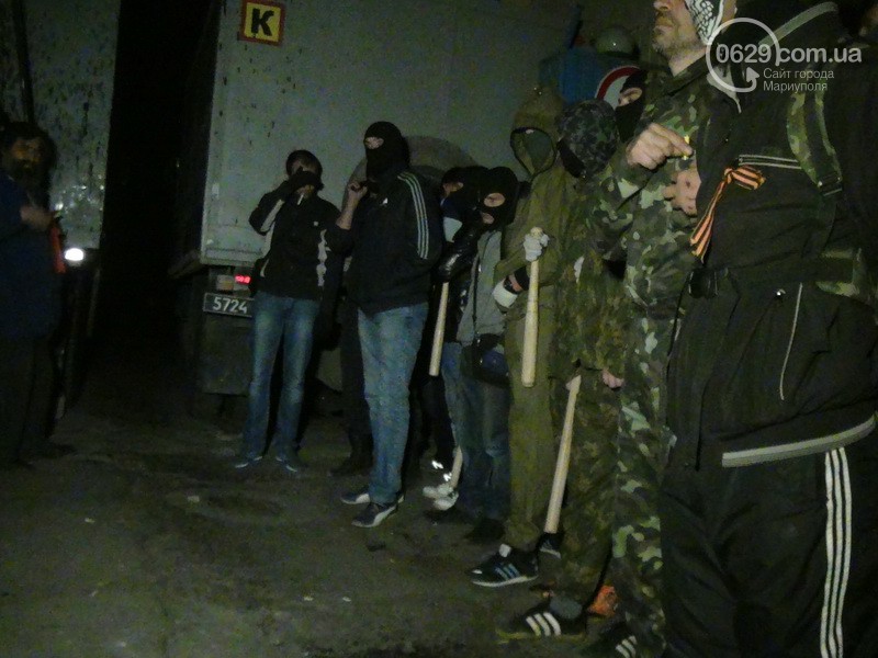 Попытка захвата воинской части Нацгвардии в Мариуполе 16 апреля. Фото: 0629.com.ua