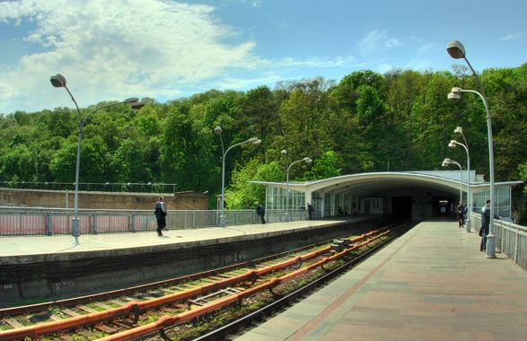 Станция «Днепр» в киевском метро. Согласно Vesti.ua, до конца года будут приобретены 50 российских вагонов. Фото: metro.kiev.ua