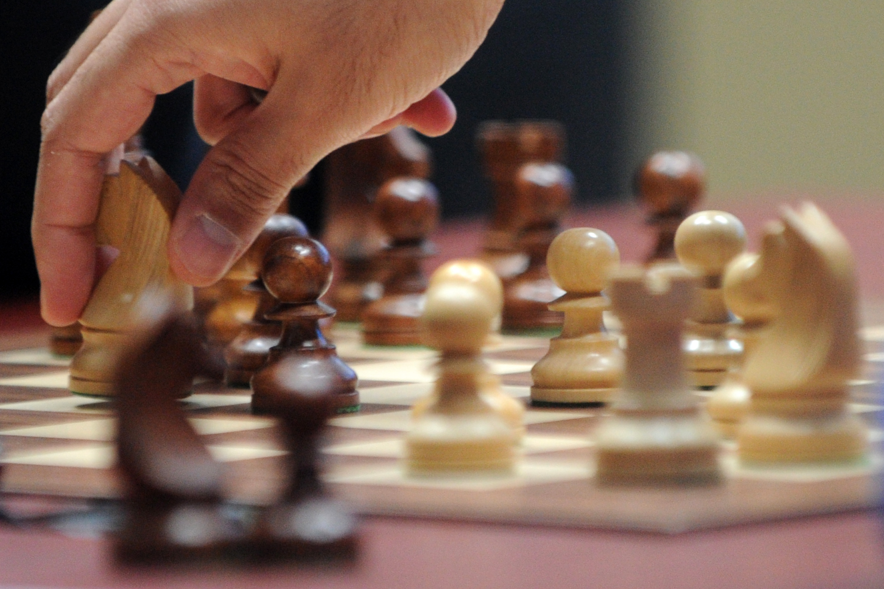 Игра в шахматы отлично развивает мозг. Фото: KIRILL KUDRYAVTSEV / AFP / GettyImages