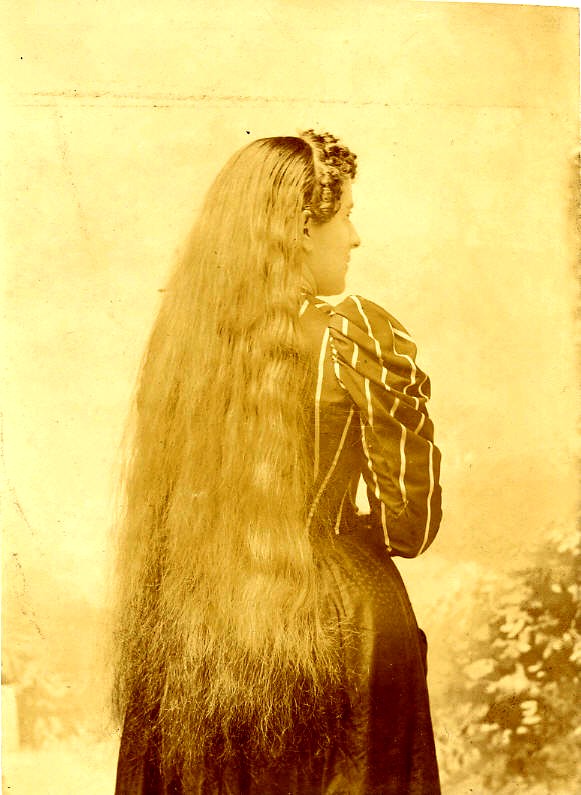 Наши предки сравнивали волосы с солнечными лучами и спелым колосом. Фото: rapunzelsdelight.com