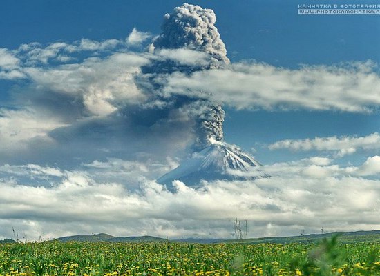 Фото: Эксплозивное извержение вулкана Ключевской/www.kamtravel.abdesign.ru